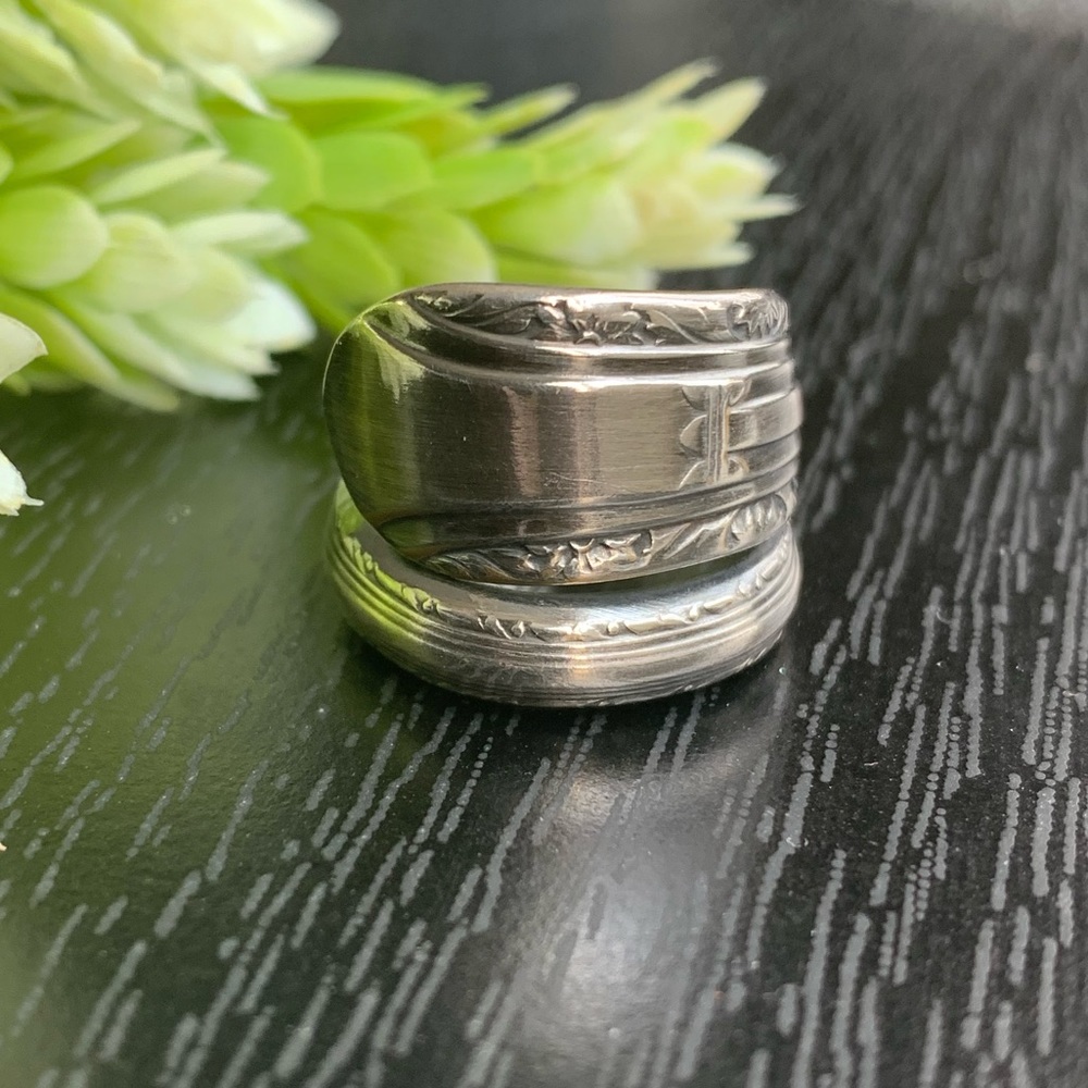 Spoon Ring Vintage Floral Silver Plate Hippie Jewelry
Wide Band Spiral D…